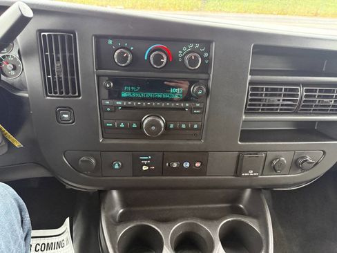 Used 2017 Chevrolet Express 3500 LT w/ LT Preferred Equipment Group image 17