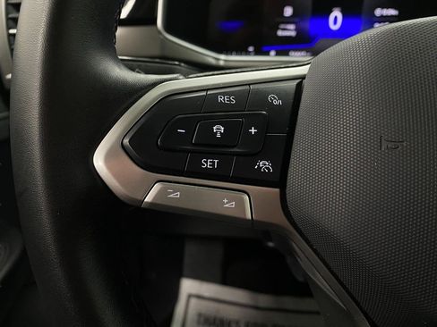 Certified 2025 Volkswagen Taos SE image 14
