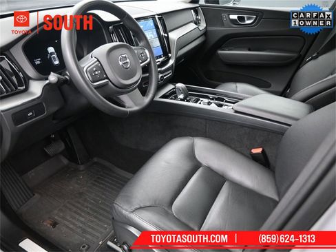 Used 2024 Volvo XC60 B5 Core image 9