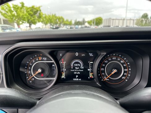 Used 2025 Jeep Gladiator Sport AWD/4WD image 21
