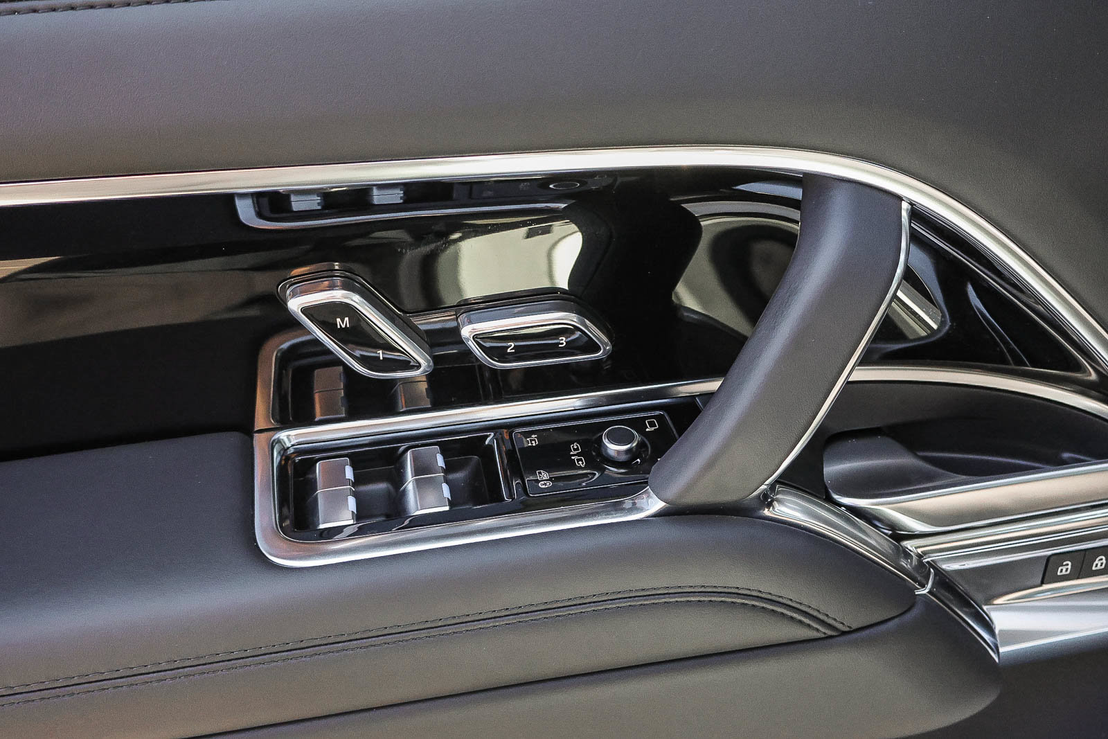New 2026 Land Rover Range Rover SE AWD/4WD image 30
