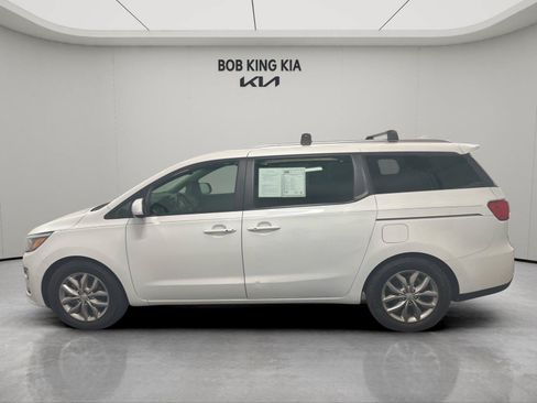 Used 2019 Kia Sedona EX FWD image 2