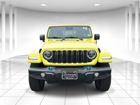Certified 2024 Jeep Wrangler Unlimited w/ Convenience Group AWD/4WD image 8