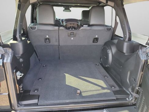 Used 2024 Jeep Wrangler Unlimited Rubicon image 16