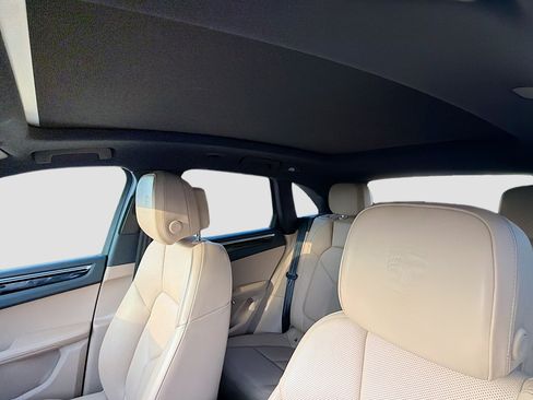 Used 2022 Porsche Macan Base image 27