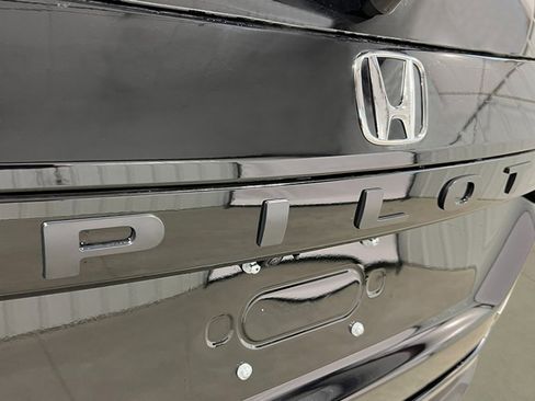 New 2025 Honda Pilot Touring image 5