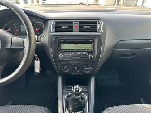Used 2011 Volkswagen Jetta S FWD image 18