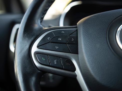 Used 2020 Jeep Cherokee Limited AWD/4WD image 6