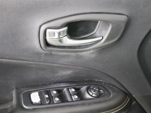 Used 2019 Jeep Compass Latitude w/ Popular Equipment Group image 22