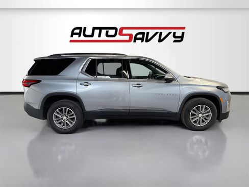 Used 2023 Chevrolet Traverse LT image 8