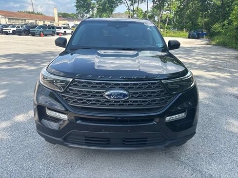 Used 2021 Ford Explorer XLT w/ Equipment Group 202A AWD/4WD image 9