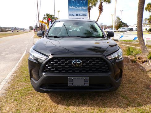 Used 2022 Toyota Corolla Cross L image 3