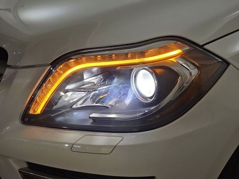 Used 2014 Mercedes-Benz GL 450 4MATIC image 32