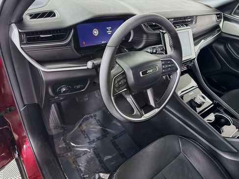 Used 2023 Jeep Grand Cherokee Altitude image 19