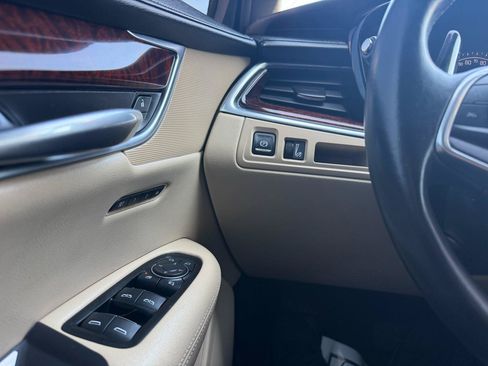 Used 2017 Cadillac XT5 Premium Luxury AWD/4WD image 18