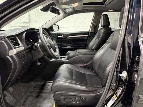 Used 2018 Toyota Highlander XLE w/ Protection Package #3 AWD/4WD image 8