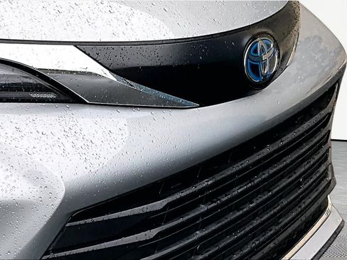 Certified 2023 Toyota Sienna XLE FWD image 30