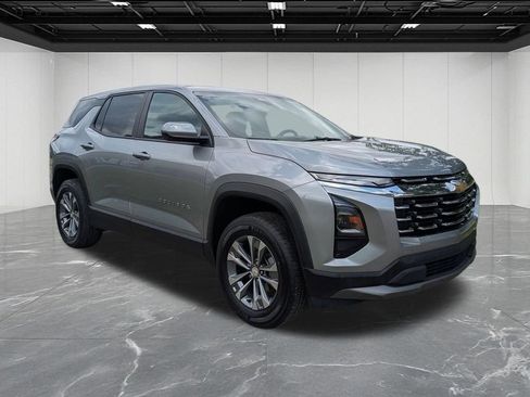 Used 2025 Chevrolet Equinox LT FWD image 7