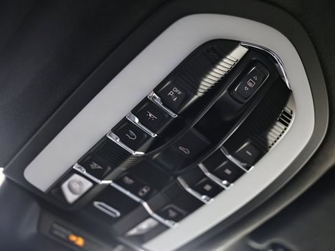 New 2026 Porsche Macan GTS image 40