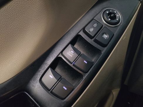 Used 2015 Hyundai Elantra SE FWD image 27