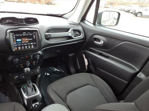 Used 2023 Jeep Renegade Latitude image 18