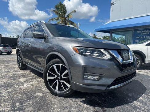 Used 2017 Nissan Rogue SL w/ SL Premium Package FWD image 3