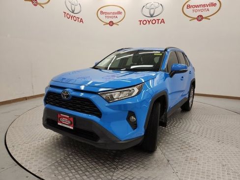 Used 2021 Toyota RAV4 XLE Premium image 2