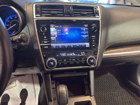 Used 2018 Subaru Outback 2.5i Limited AWD/4WD image 18