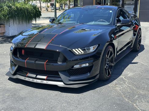 Used 2018 Ford Mustang Shelby GT350R w/ GT350R Equipment Group 920A RWD image 4