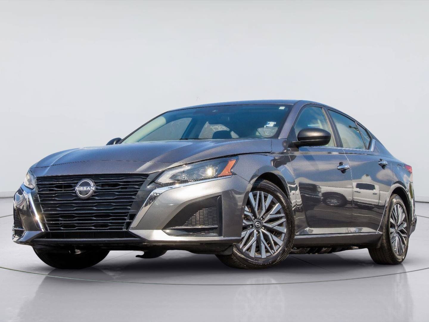 Used 2025 Nissan Altima 2.5 SV FWD image 1