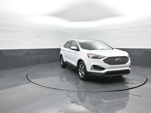 Certified 2024 Ford Edge SEL w/ Convenience Package AWD/4WD image 2