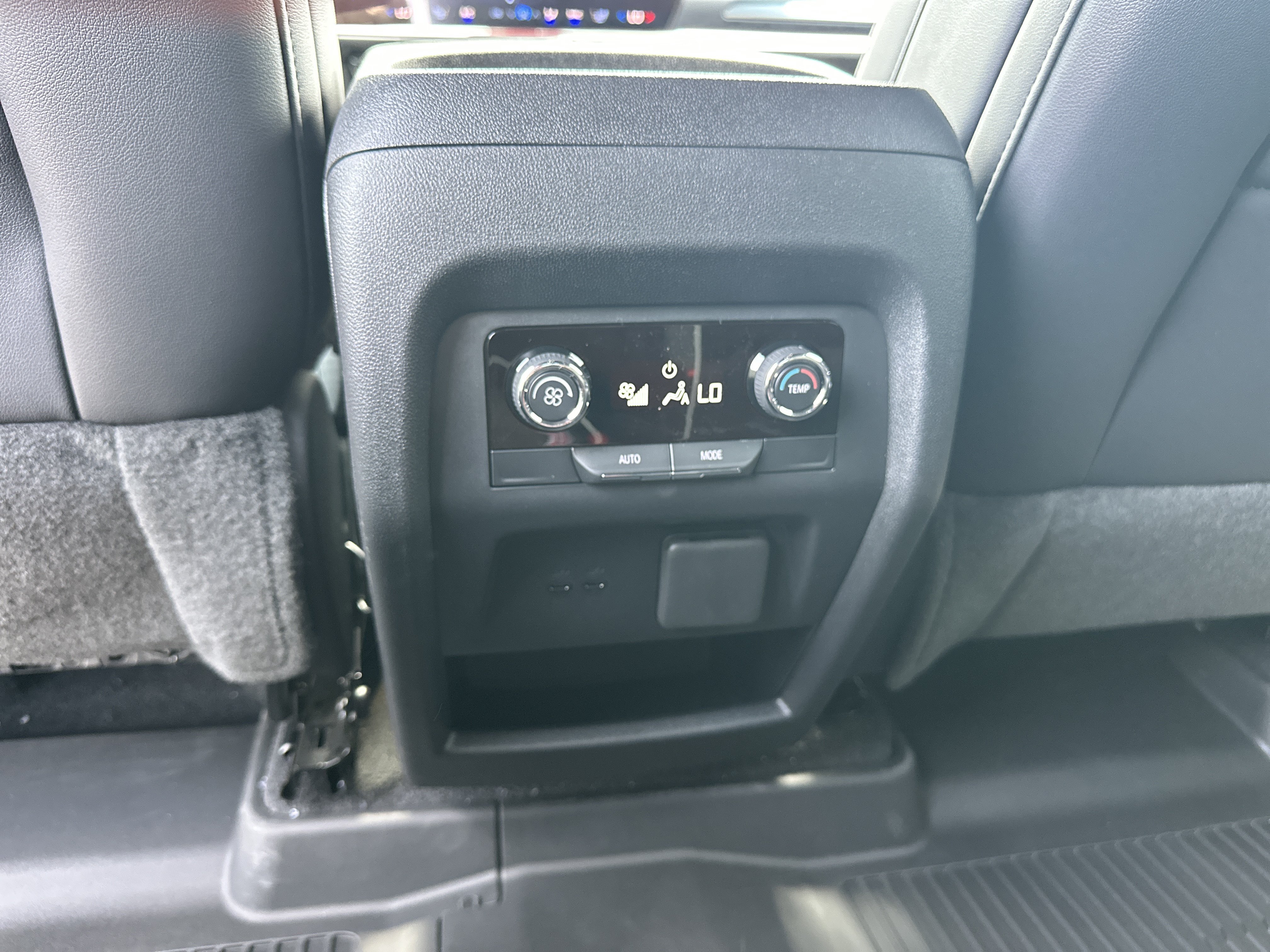 New 2026 Chevrolet Traverse Z71 w/ Enhanced Driving Package AWD/4WD image 24
