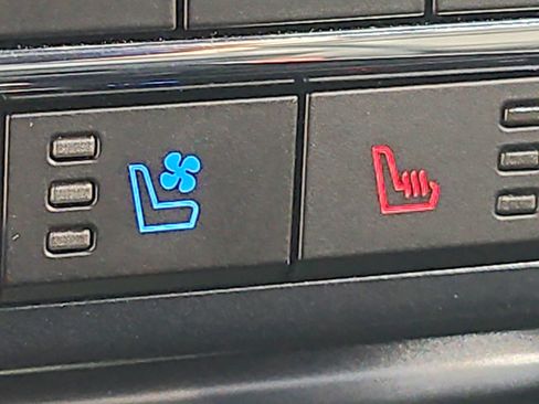 Used 2025 Ford F150 Lariat AWD/4WD image 39