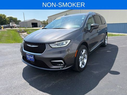 Used 2021 Chrysler Pacifica Touring-L AWD/4WD image 8