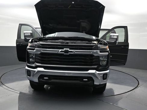 Used 2025 Chevrolet Silverado 2500 LT image 36