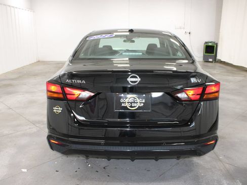 Used 2024 Nissan Altima 2.5 SV FWD image 8