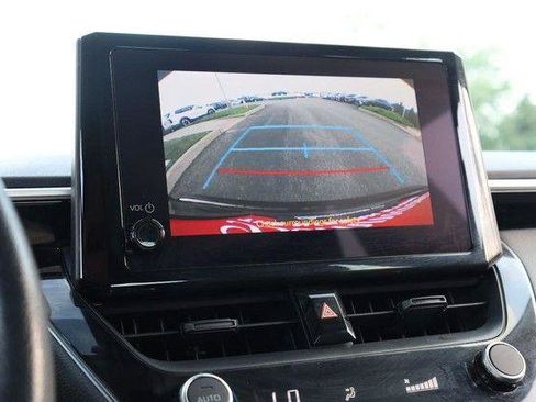 Used 2025 Toyota Corolla LE FWD image 12