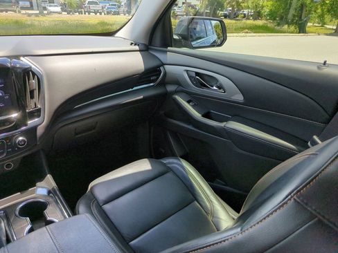 Used 2021 Chevrolet Traverse LT w/ LT Premium Package FWD image 15