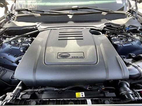 New 2025 Land Rover Discovery Dynamic SE image 13