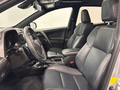 Used 2017 Toyota RAV4 SE w/ Advanced Technology Package image 12