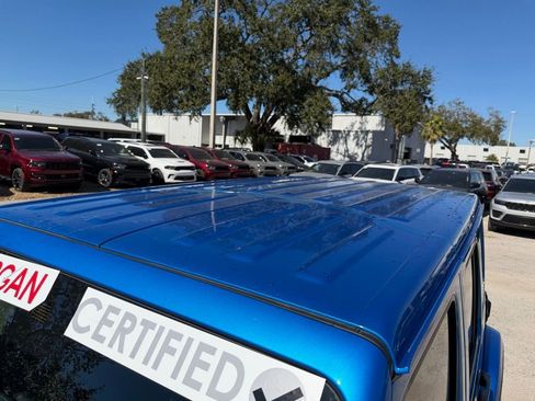 Used 2025 Jeep Wrangler Sahara image 10