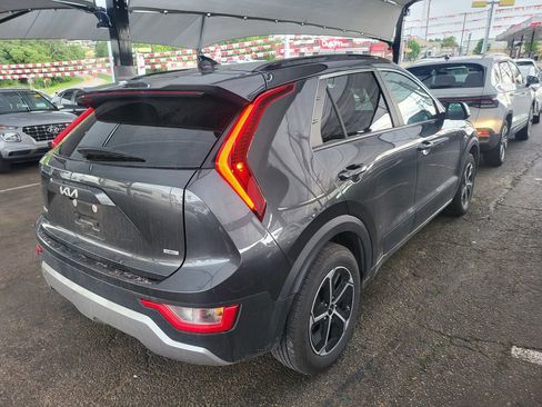 Used 2025 Kia Niro LX FWD image 8