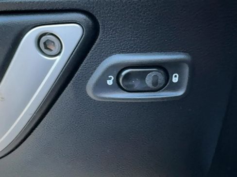 Used 2016 Jeep Wrangler Unlimited Rubicon w/ Connectivity Group image 14