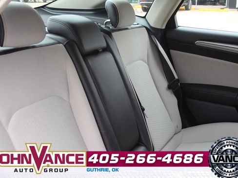 Used 2020 Ford Fusion SE w/ Equipment Group 151A FWD image 17