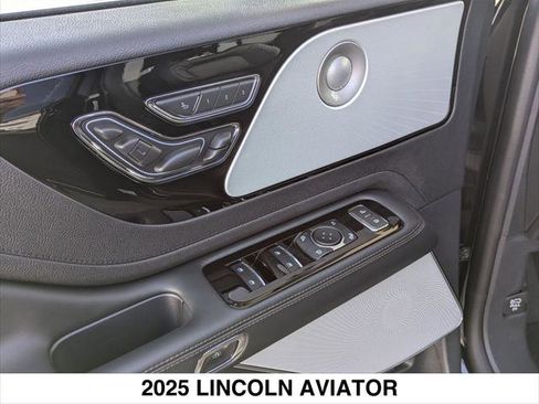 Used 2025 Lincoln Aviator Reserve w/ Luxury Package image 12