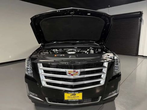 Used 2017 Cadillac Escalade ESV Premium Luxury RWD image 7