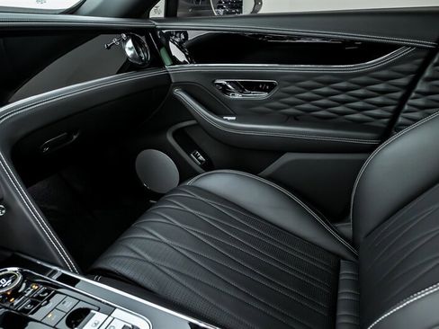 Used 2022 Bentley Flying Spur V8 AWD/4WD image 38
