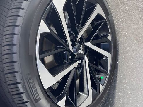 Used 2024 Mitsubishi Outlander SE image 32