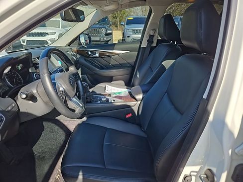 Used 2018 INFINITI Q50 Luxe w/ Essential Package (3.0T Luxe) image 15