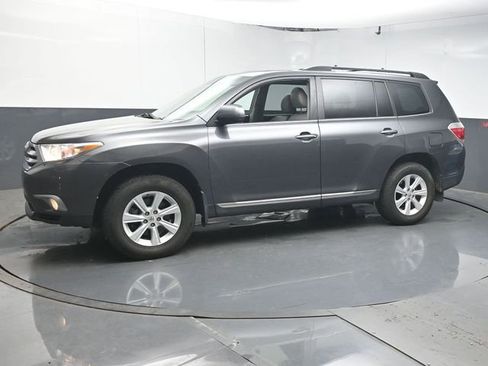 Used 2012 Toyota Highlander SE w/ Tow Pkg AWD/4WD image 4